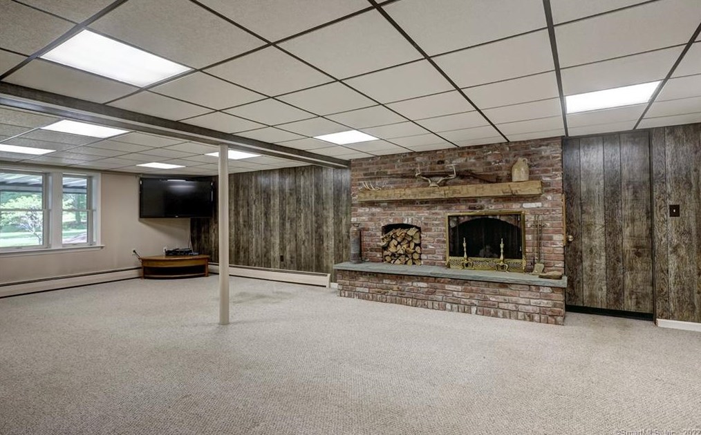 310 Beacon Rd, New Haven CT 06524-3080 exterior