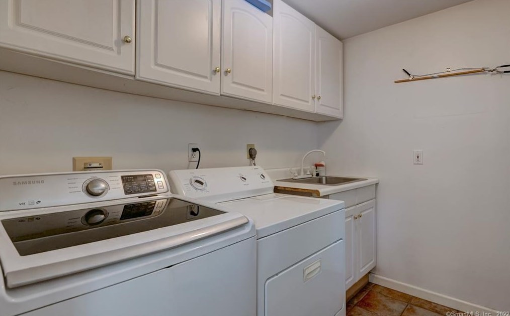 310 Beacon Rd, New Haven CT 06524-3080 exterior