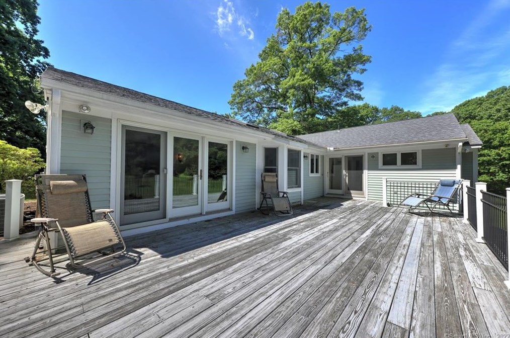 310 Beacon Rd, New Haven CT 06524-3080 exterior