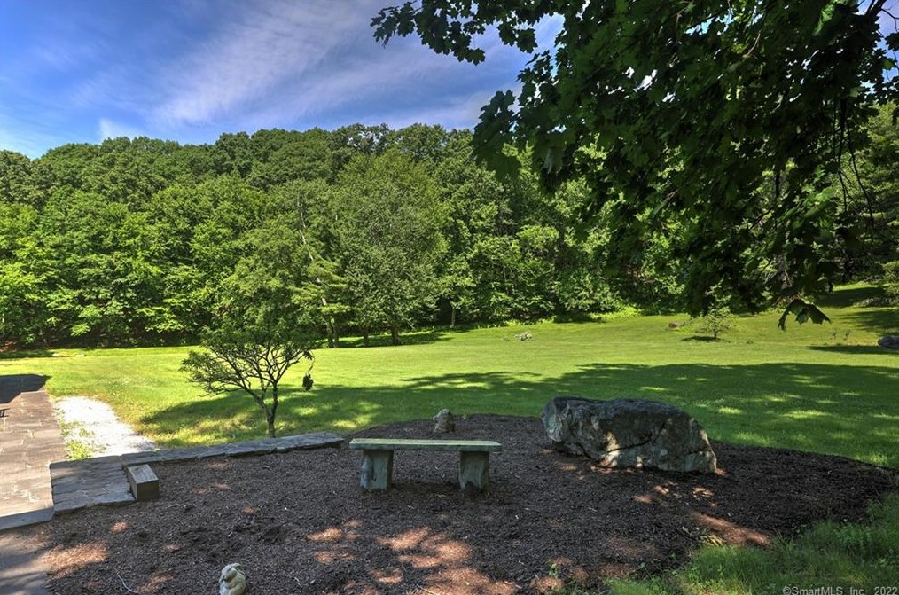 310 Beacon Rd, New Haven CT 06524-3080 exterior