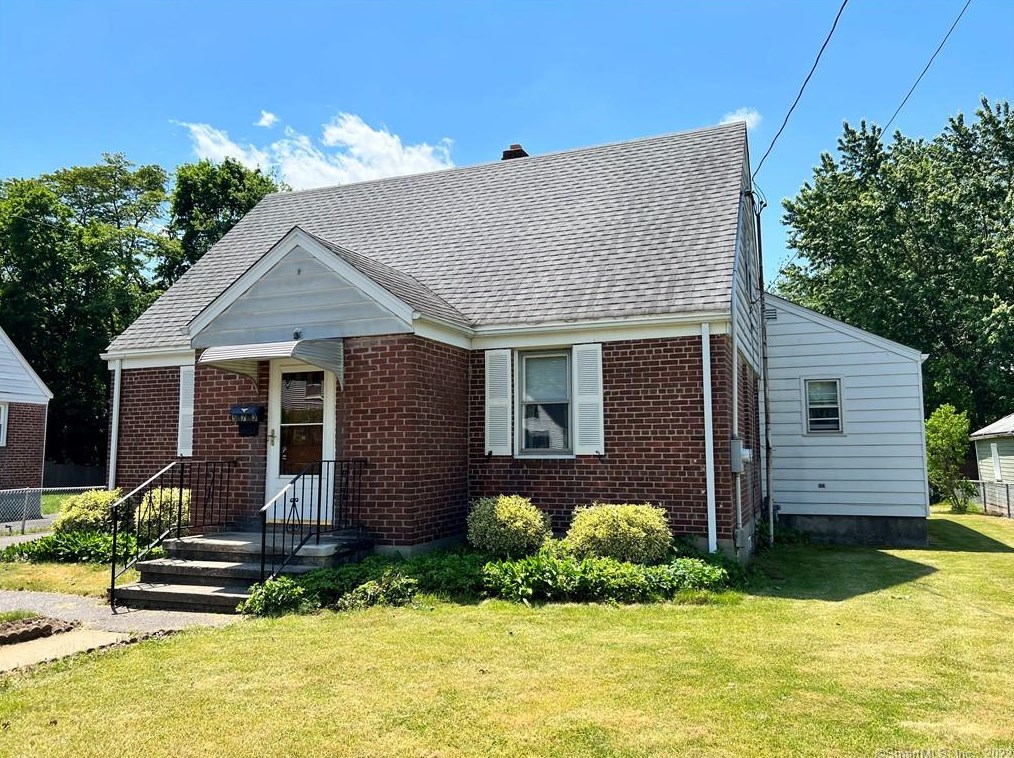 573 Henry Avenue Ext, Stratford CT  06614-3706 exterior