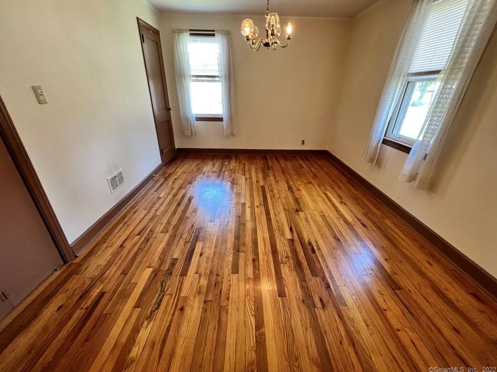 573 Henry Avenue Ext, Stratford CT  06614-3706 exterior