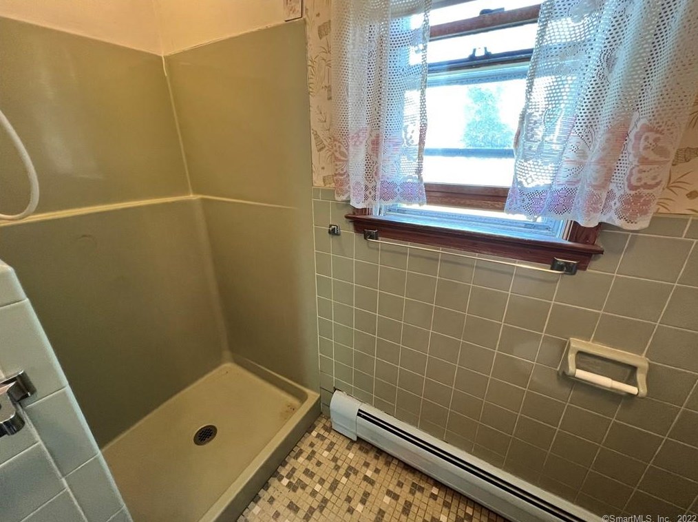 573 Henry Avenue Ext, Stratford CT  06614-3706 exterior