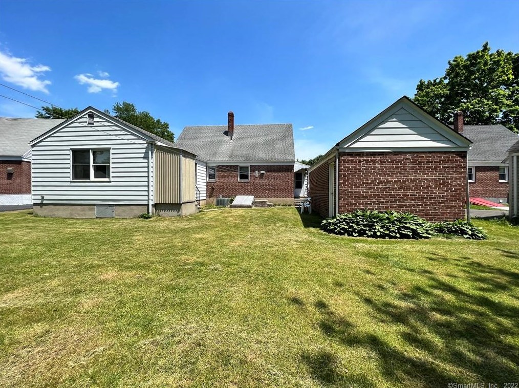 573 Henry Avenue Ext, Stratford CT  06614-3706 exterior