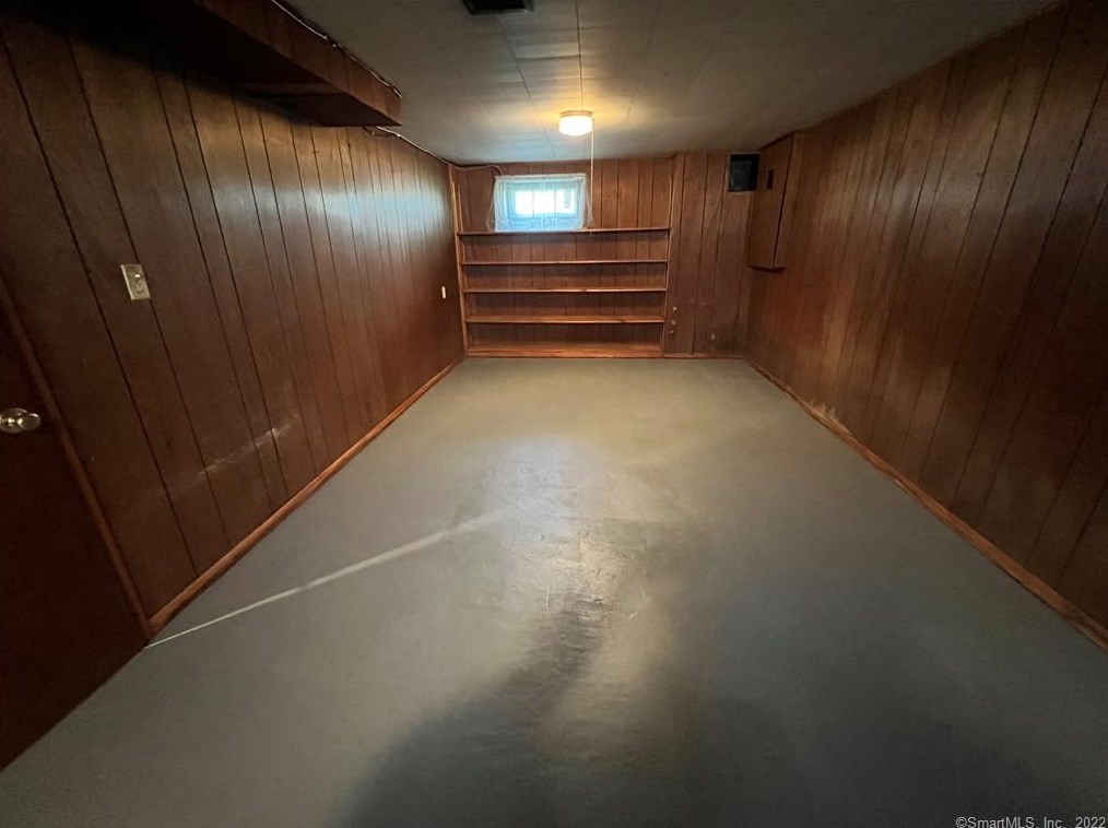 573 Henry Avenue Ext, Stratford CT  06614-3706 exterior