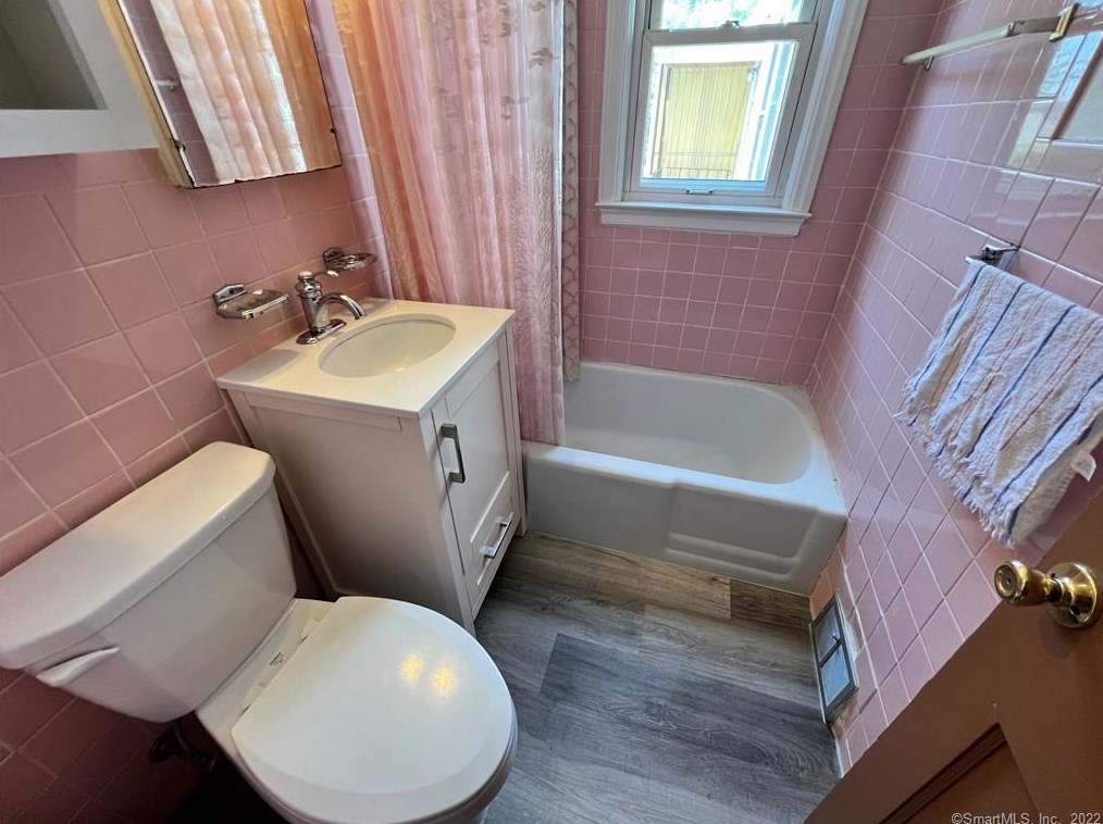 573 Henry Avenue Ext, Stratford CT  06614-3706 exterior