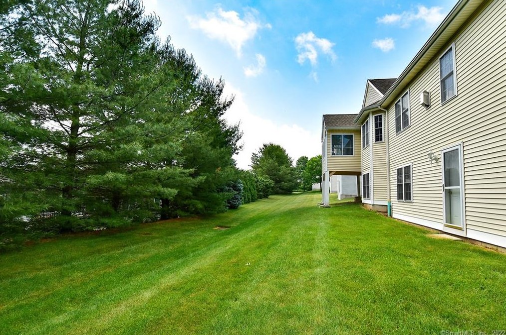 36 Vista View Ln, Vernon CT  06066-2757 exterior