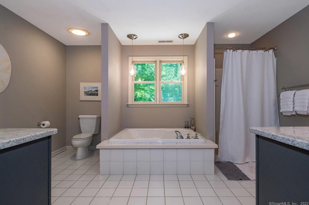 9 Stanton Ct, Madison CT 06443-3352 exterior