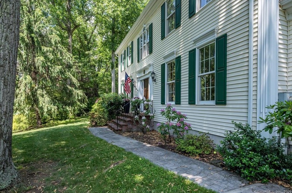 9 Stanton Ct, Madison CT 06443-3352 exterior