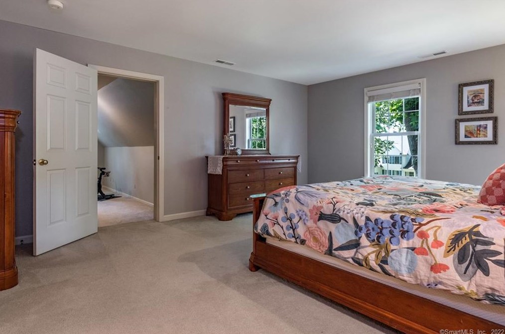 9 Stanton Ct, Madison CT 06443-3352 exterior