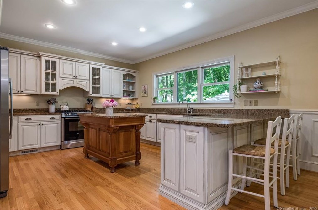 9 Stanton Ct, Madison CT 06443-3352 exterior