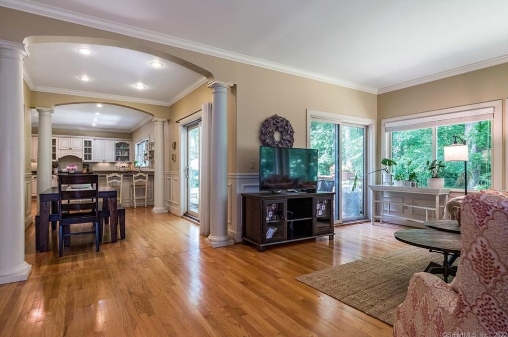 9 Stanton Ct, Madison CT 06443-3352 exterior