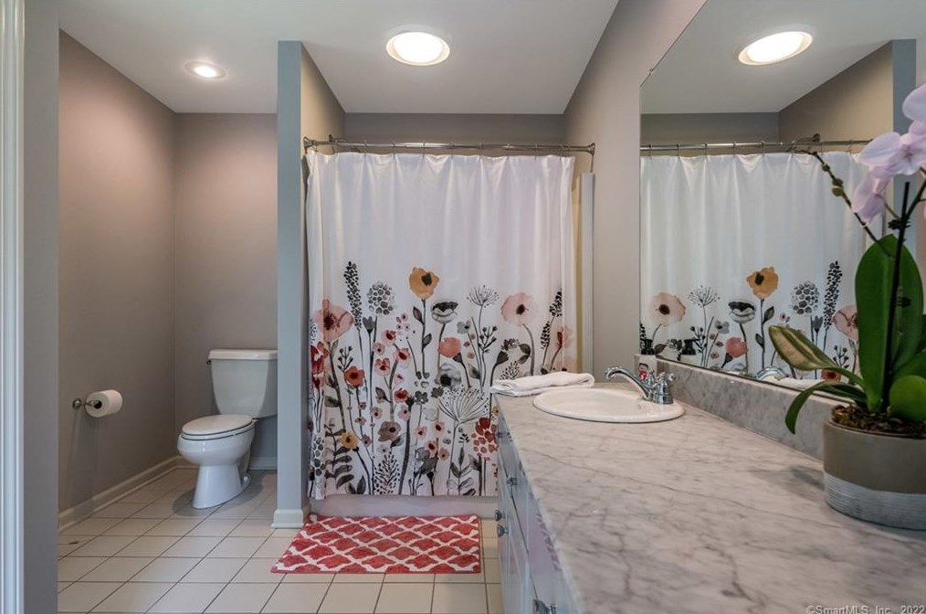 9 Stanton Ct, Madison CT 06443-3352 exterior