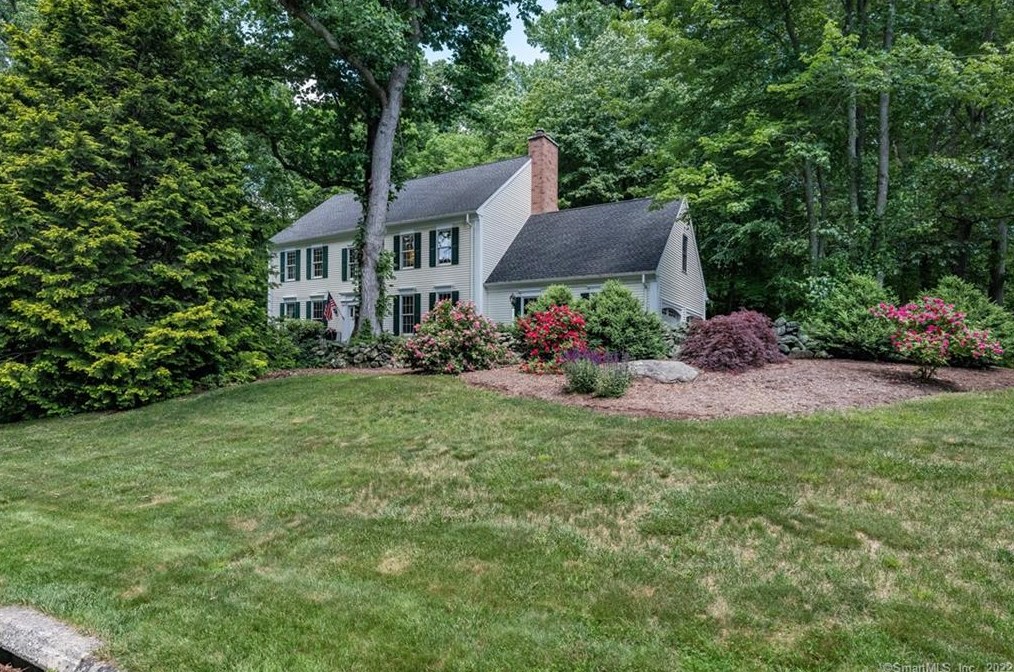 9 Stanton Ct, Madison CT 06443-3352 exterior