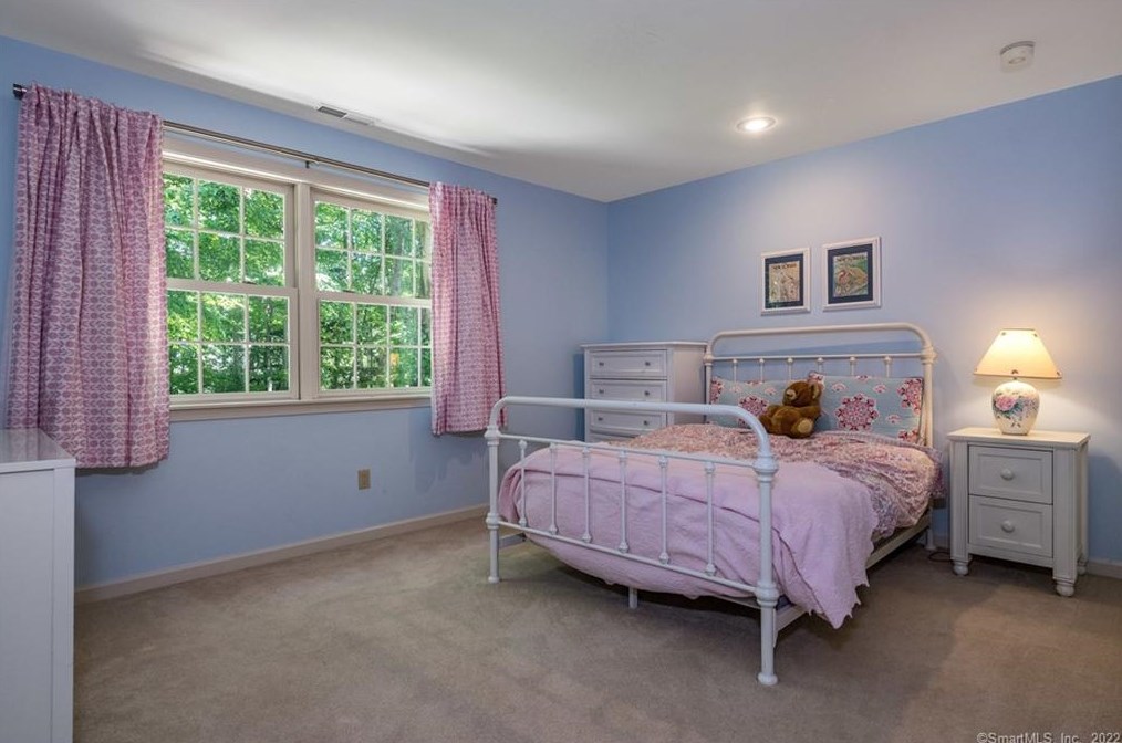 9 Stanton Ct, Madison CT 06443-3352 exterior