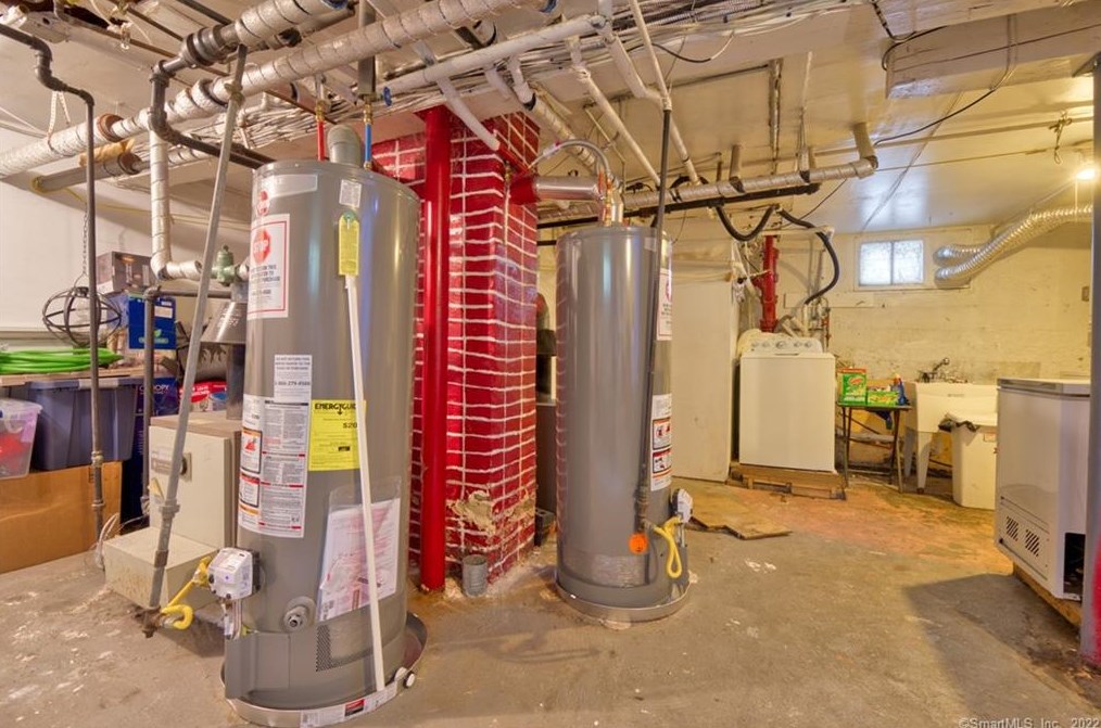 74 Nilan St, Hartford CT 06106-3745 exterior