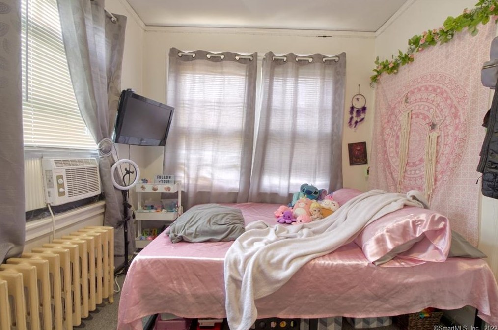 74 Nilan St, Hartford CT 06106-3745 exterior