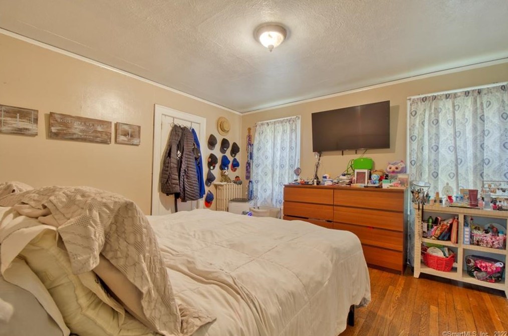 74 Nilan St, Hartford CT 06106-3745 exterior