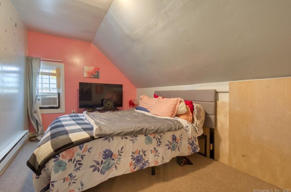 74 Nilan St, Hartford CT 06106-3745 exterior