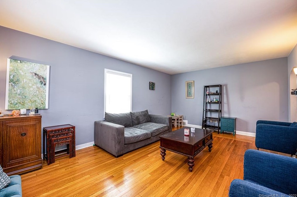 30 Kneeland Rd, New Haven CT 06512-1902 exterior