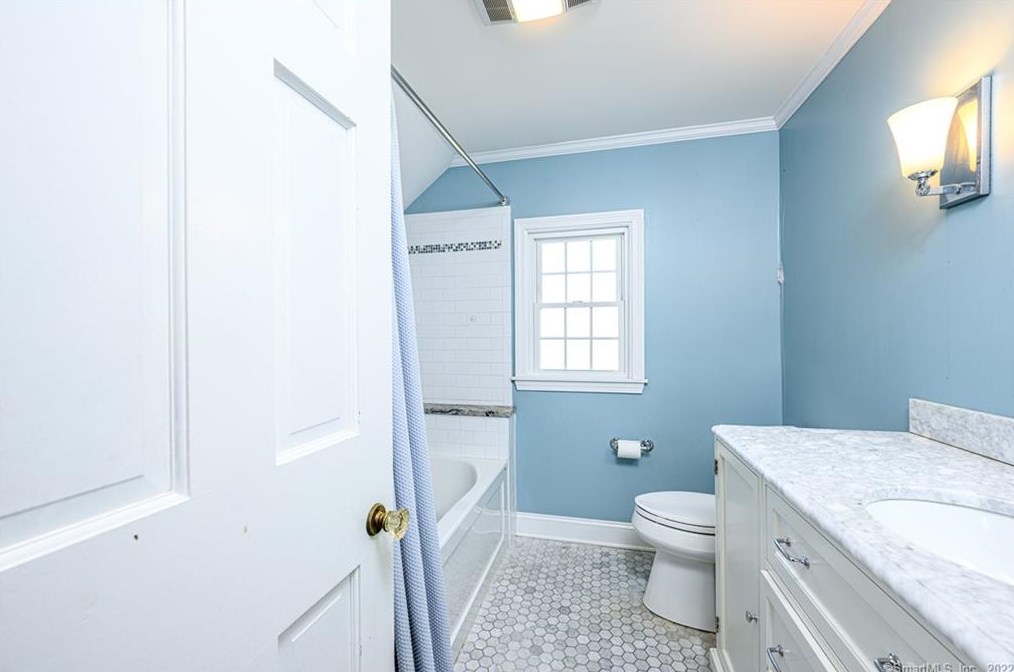 30 Kneeland Rd, New Haven CT 06512-1902 exterior