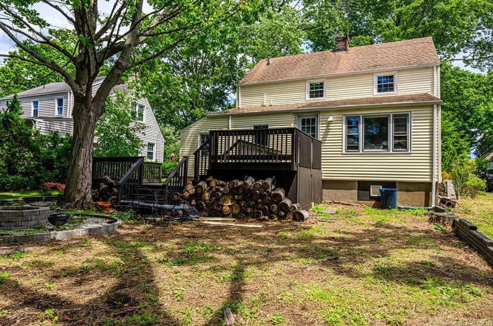 30 Kneeland Rd, New Haven CT 06512-1902 exterior