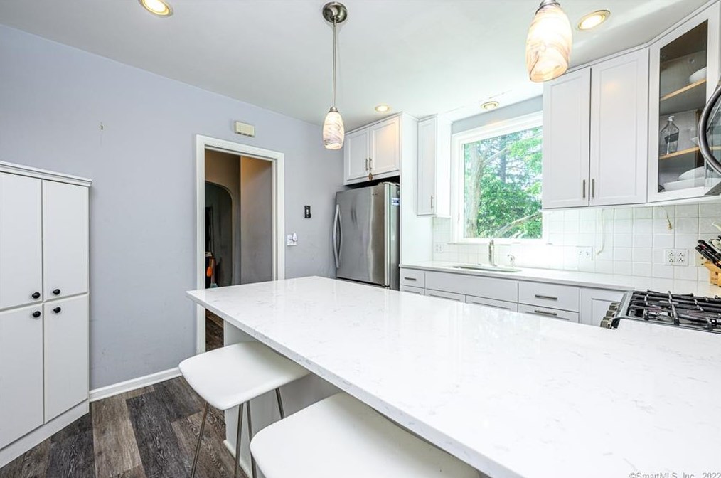 30 Kneeland Rd, New Haven CT 06512-1902 exterior