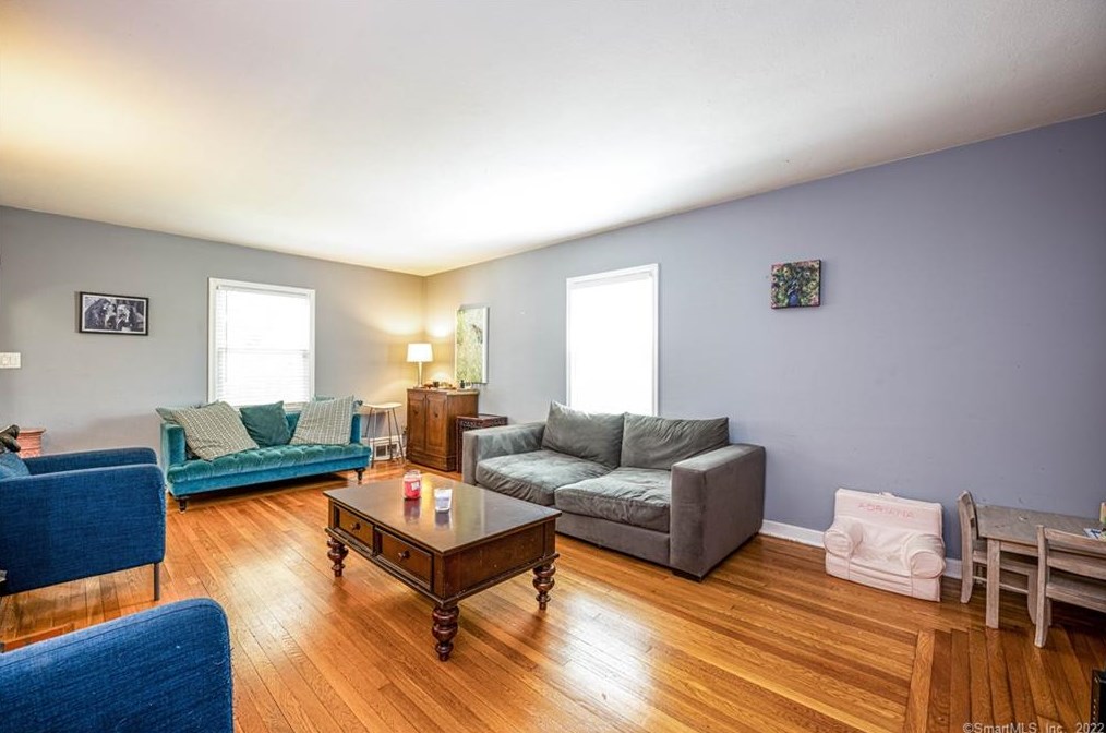 30 Kneeland Rd, New Haven CT 06512-1902 exterior