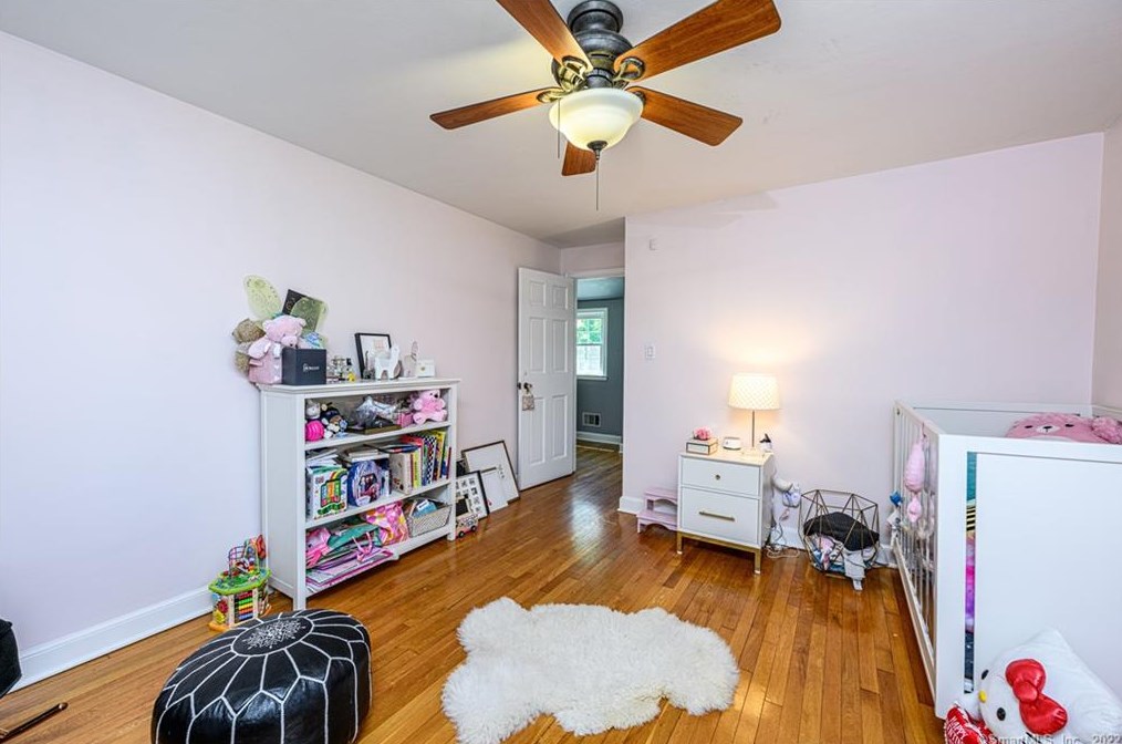 30 Kneeland Rd, New Haven CT 06512-1902 exterior