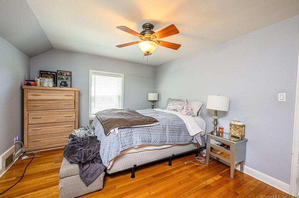 30 Kneeland Rd, New Haven CT 06512-1902 exterior