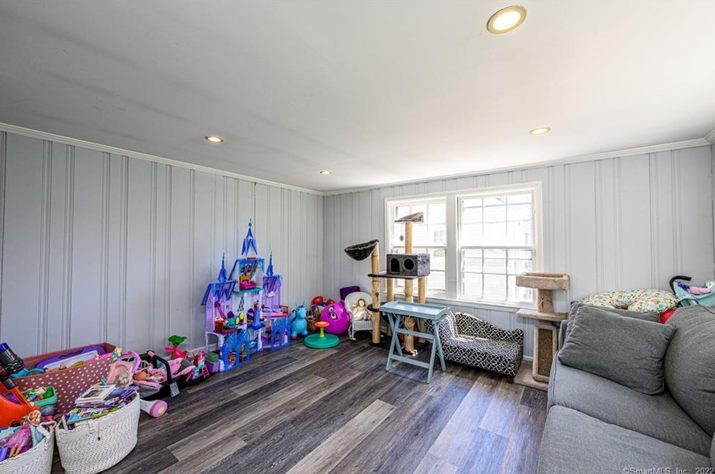 30 Kneeland Rd, New Haven CT 06512-1902 exterior