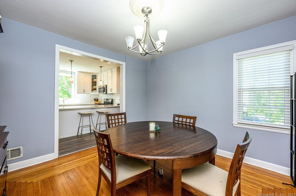 30 Kneeland Rd, New Haven CT 06512-1902 exterior