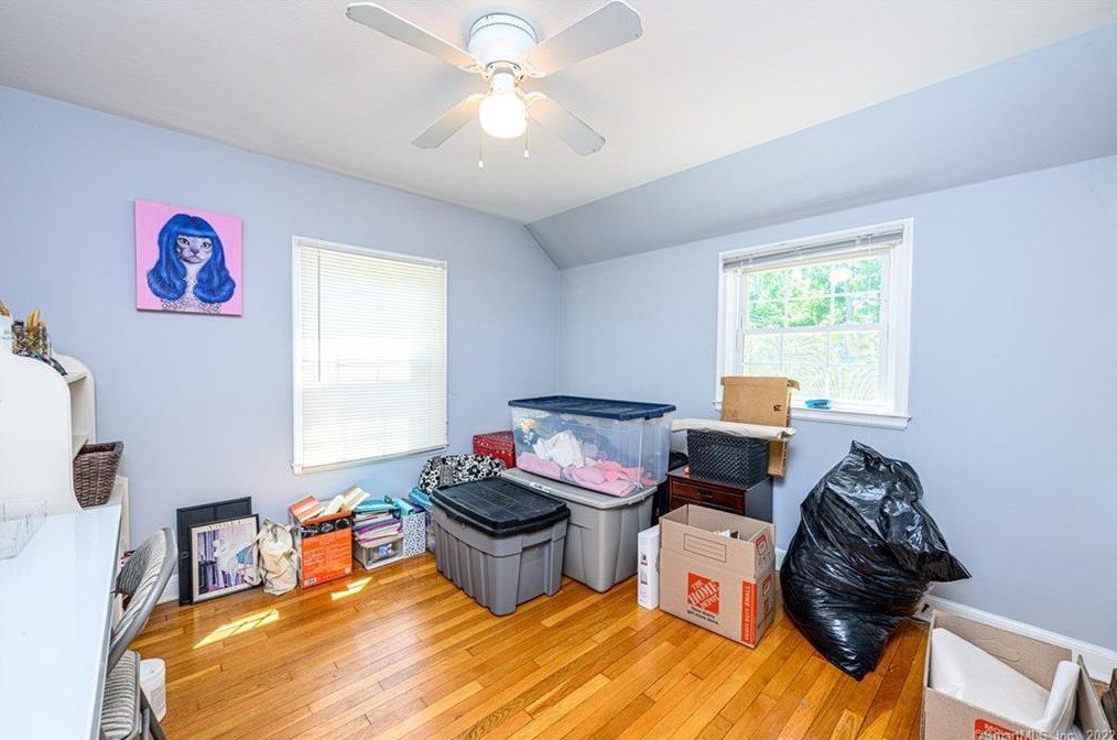 30 Kneeland Rd, New Haven CT 06512-1902 exterior