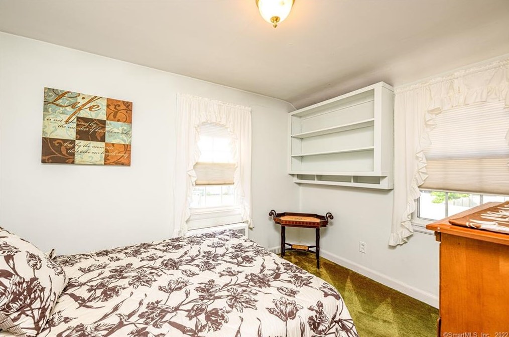 72 Hall St, New Haven CT 06516-3720 exterior