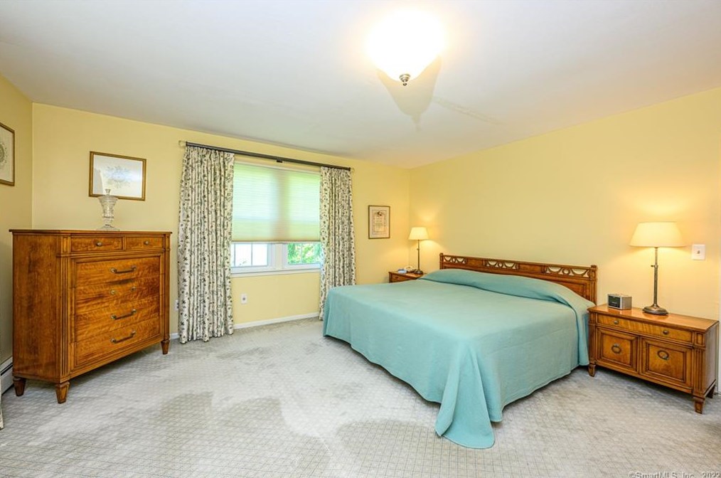 72 Hall St, New Haven CT 06516-3720 exterior