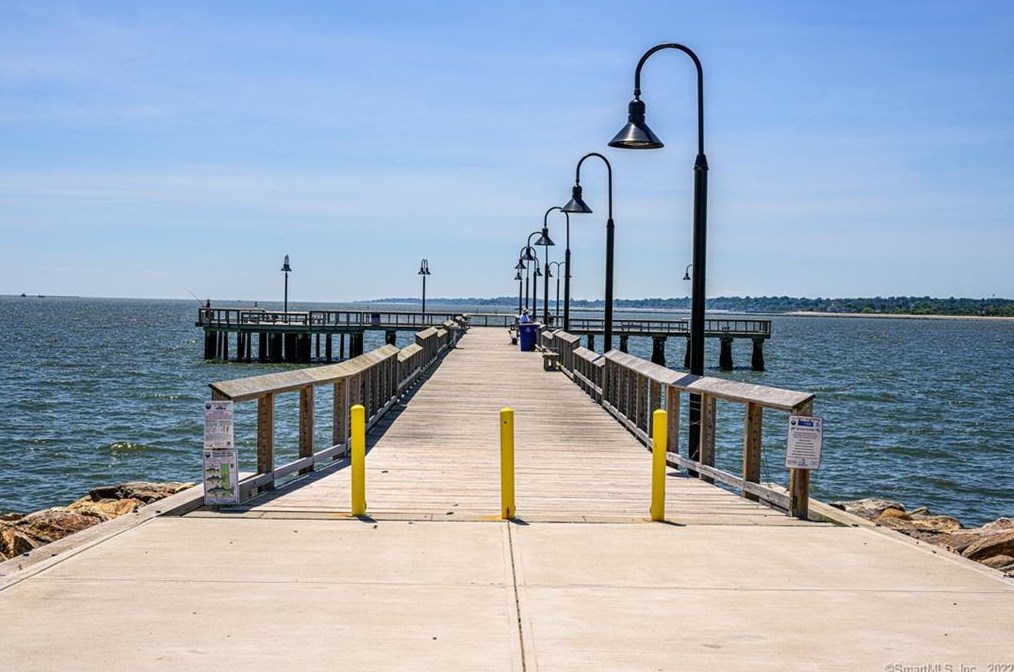 72 Hall St, New Haven CT 06516-3720 exterior