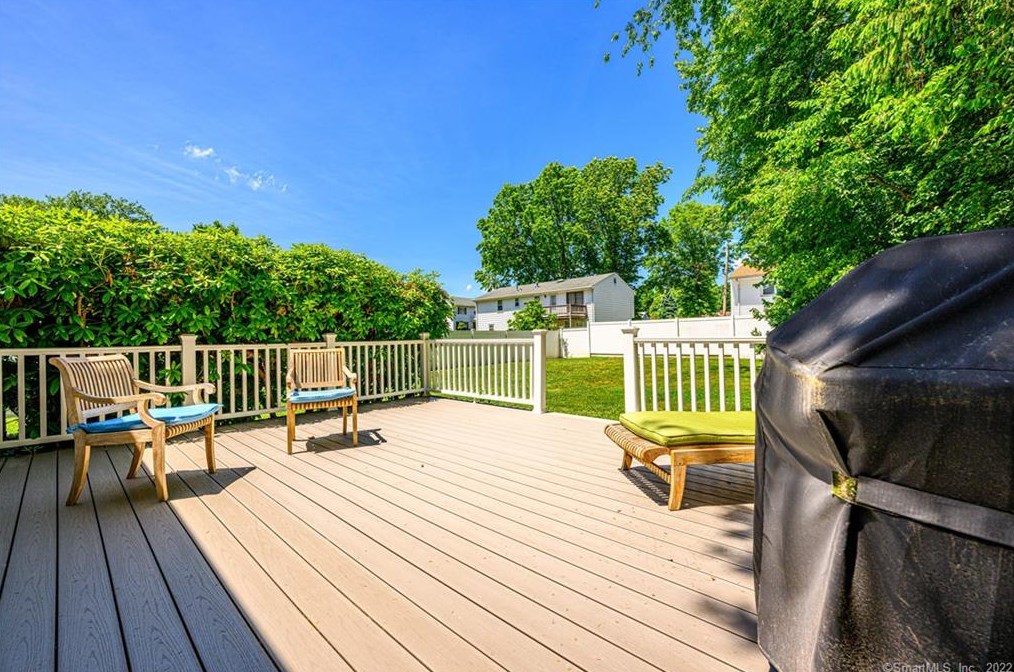 72 Hall St, New Haven CT 06516-3720 exterior