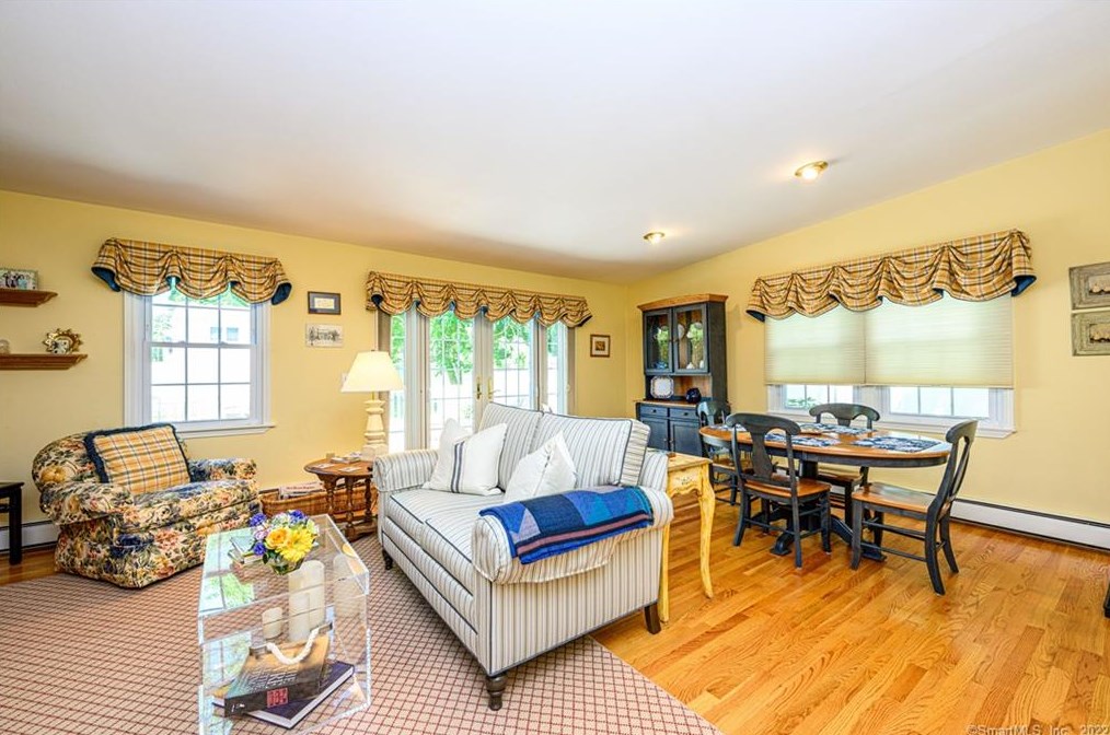 72 Hall St, New Haven CT 06516-3720 exterior