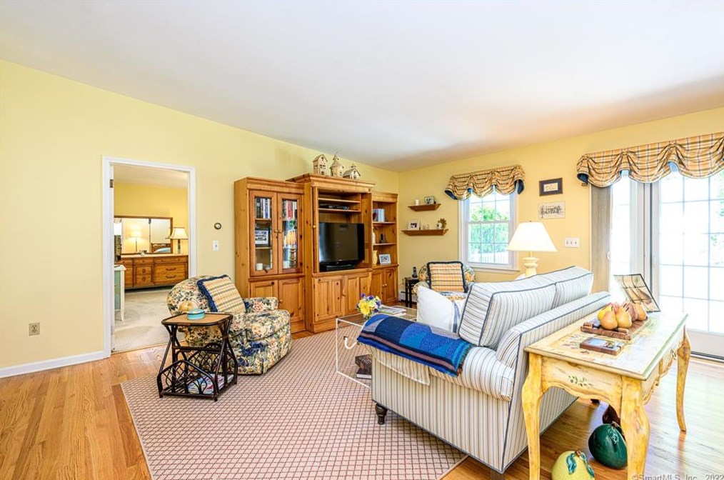 72 Hall St, New Haven CT 06516-3720 exterior