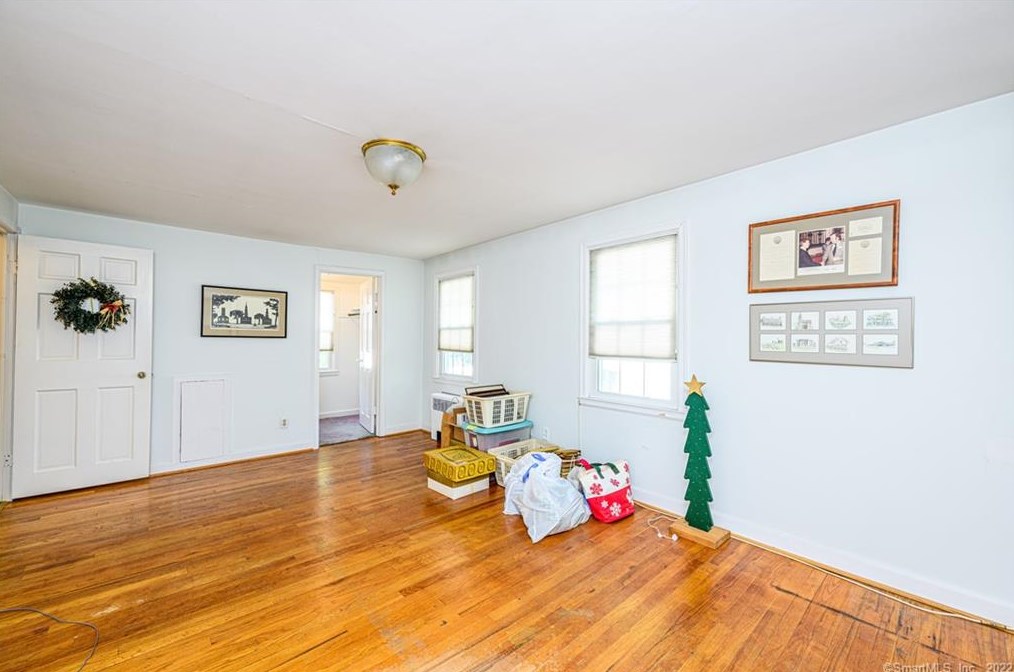 72 Hall St, New Haven CT 06516-3720 exterior