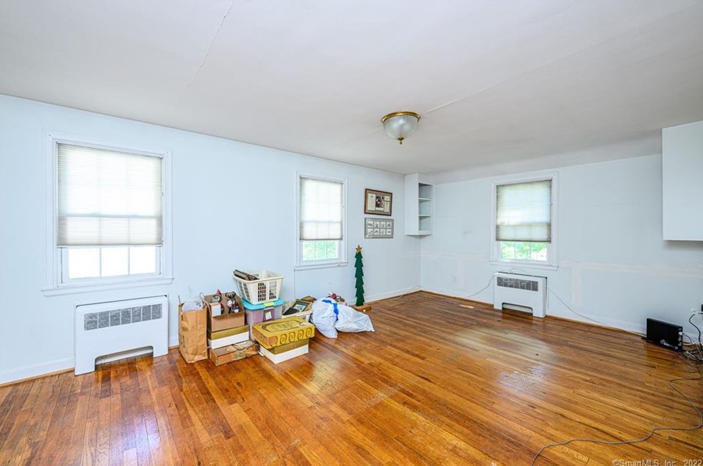 72 Hall St, New Haven CT 06516-3720 exterior