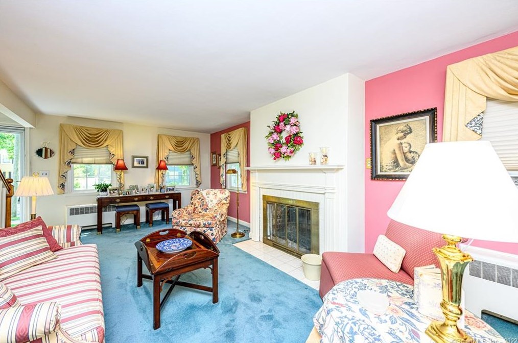 72 Hall St, New Haven CT 06516-3720 exterior