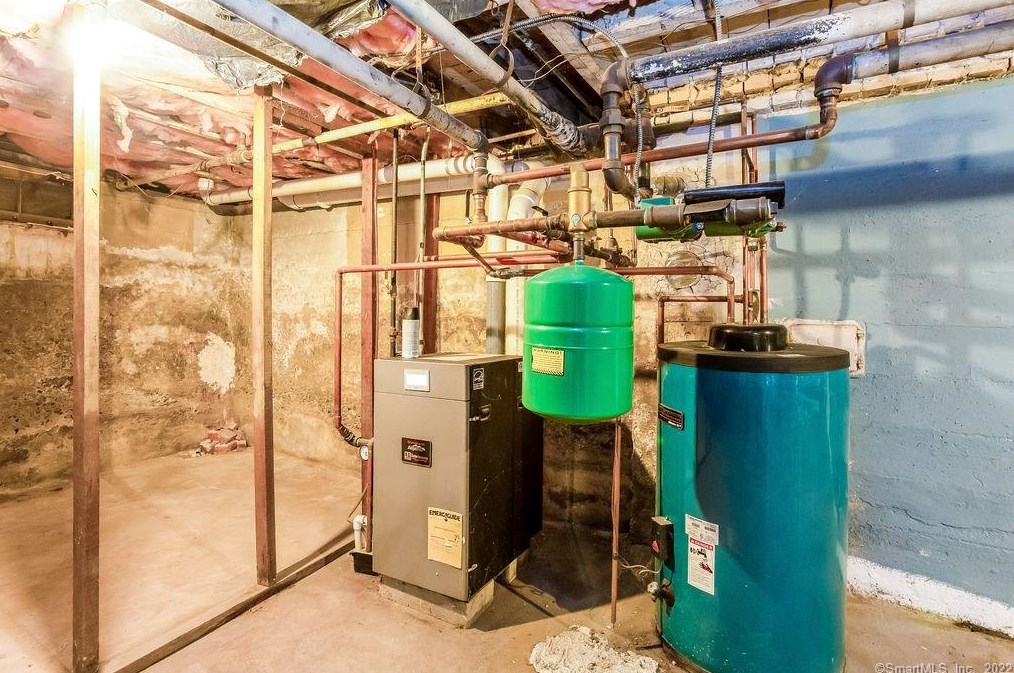 126 Palm St, Hartford CT 06112-1355 exterior