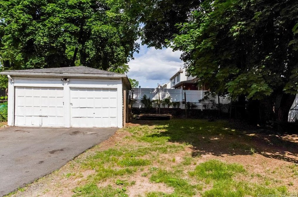 126 Palm St, Hartford CT 06112-1355 exterior