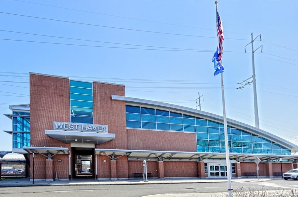 398 Ocean Ave, New Haven CT 06516-6842 exterior