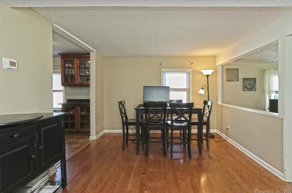 398 Ocean Ave, New Haven CT 06516-6842 exterior