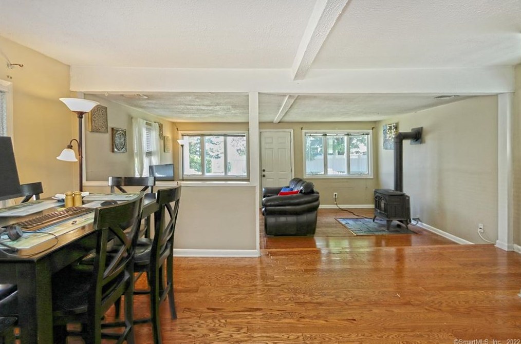 398 Ocean Ave, New Haven CT 06516-6842 exterior