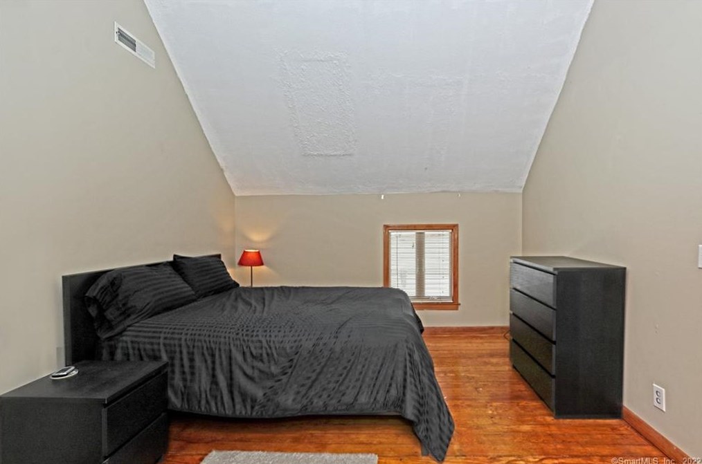 398 Ocean Ave, New Haven CT 06516-6842 exterior