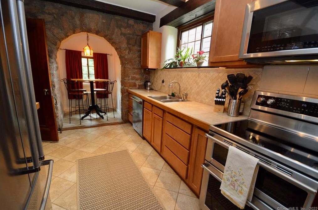 25 Howard St, New Haven CT 06513-4036 exterior