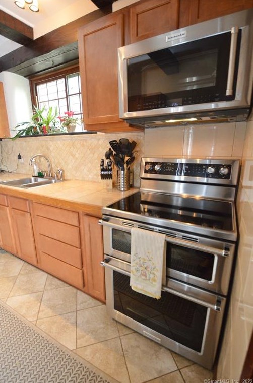 25 Howard St, New Haven CT 06513-4036 exterior